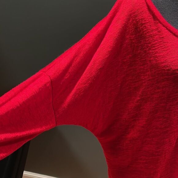 Hybrid & Company cherry red lightweight burnout nubby drooped shoulder sweater S - Picture 5 of 6